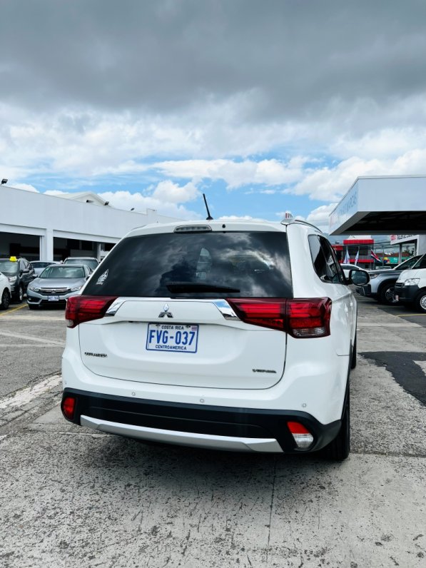 Mitsubishi MITSUBISHI OUTLANDER 2017