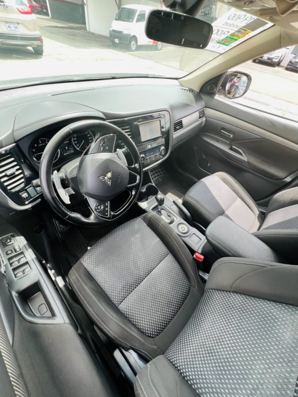 Mitsubishi MITSUBISHI OUTLANDER 2016