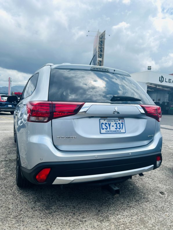 Mitsubishi MITSUBISHI OUTLANDER 2016